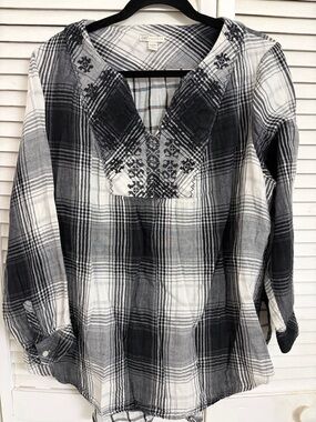 Cato Black and White Plaid V-Neck Blouse